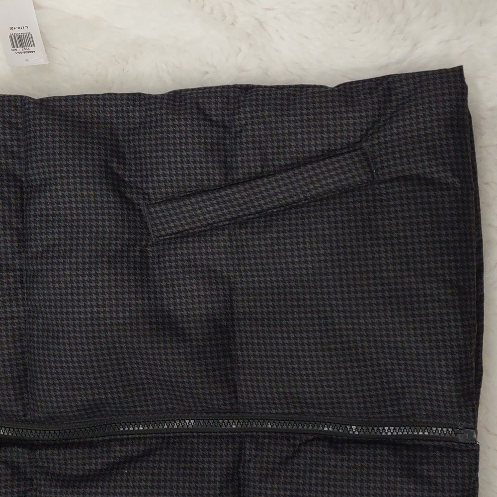 OLD NAVY VEST. - Picture 5 of 13